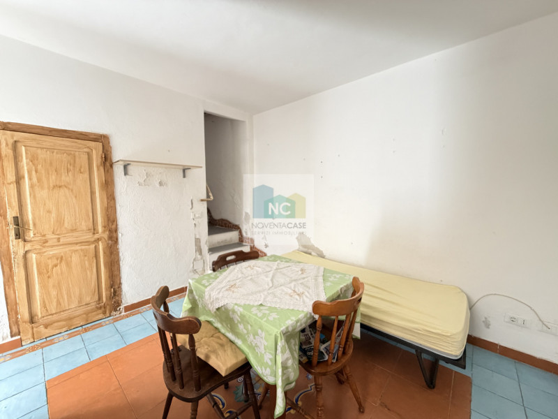 Nel cuore pulsante di Forio, a pochi passi dalla storica Chiesa del Soccorso, proponiamo in vendi...