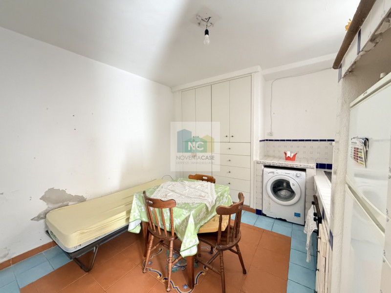 Nel cuore pulsante di Forio, a pochi passi dalla storica Chiesa del Soccorso, proponiamo in vendi...