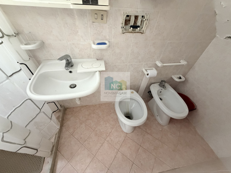 Nel cuore pulsante di Forio, a pochi passi dalla storica Chiesa del Soccorso, proponiamo in vendi...