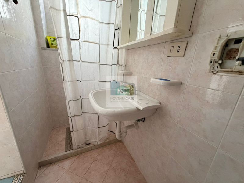 Nel cuore pulsante di Forio, a pochi passi dalla storica Chiesa del Soccorso, proponiamo in vendi...