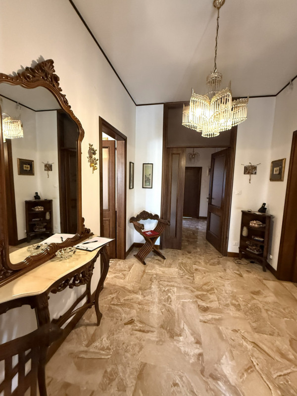 Nel cuore del tranquillo e richiesto quartiere residenziale di Ferri ad Albignasego, proponiamo i...