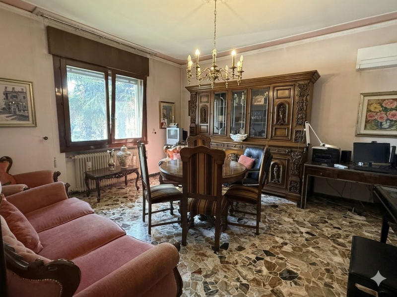 Nel cuore del tranquillo e richiesto quartiere residenziale di Ferri ad Albignasego, proponiamo i...