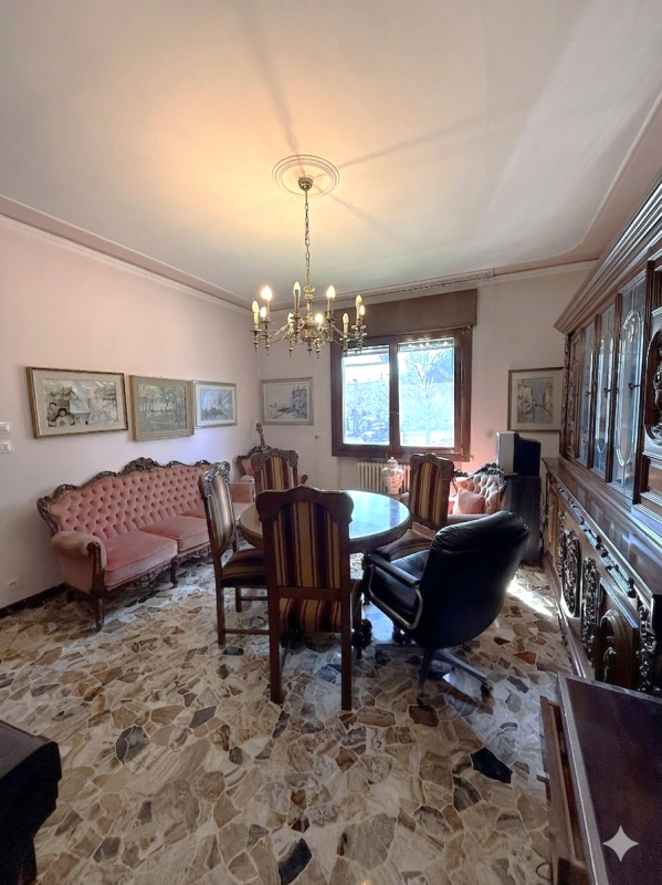 Nel cuore del tranquillo e richiesto quartiere residenziale di Ferri ad Albignasego, proponiamo i...