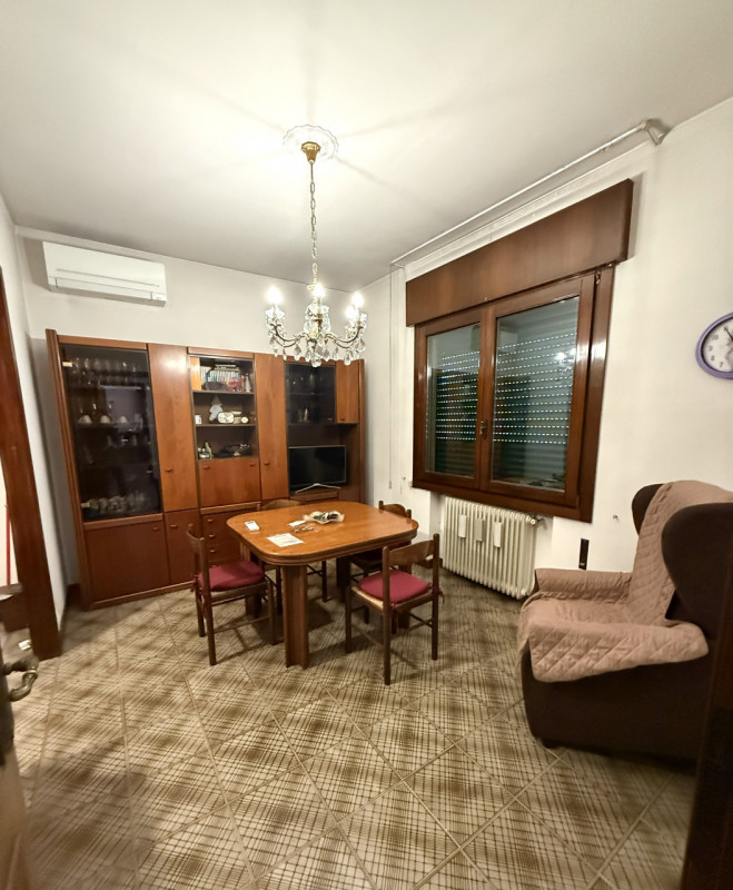 Nel cuore del tranquillo e richiesto quartiere residenziale di Ferri ad Albignasego, proponiamo i...