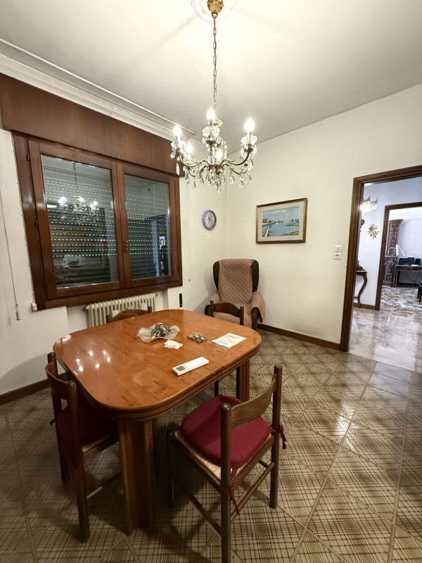 Nel cuore del tranquillo e richiesto quartiere residenziale di Ferri ad Albignasego, proponiamo i...