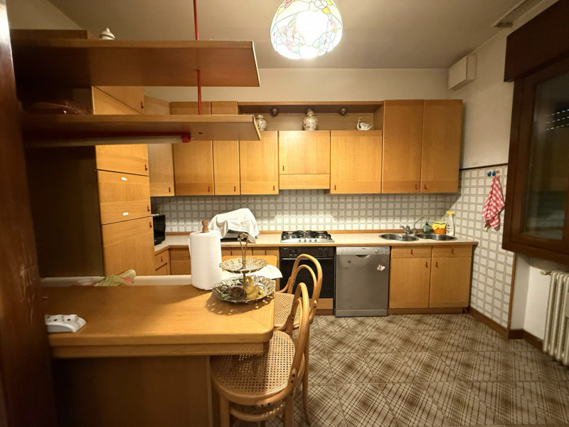 Nel cuore del tranquillo e richiesto quartiere residenziale di Ferri ad Albignasego, proponiamo i...