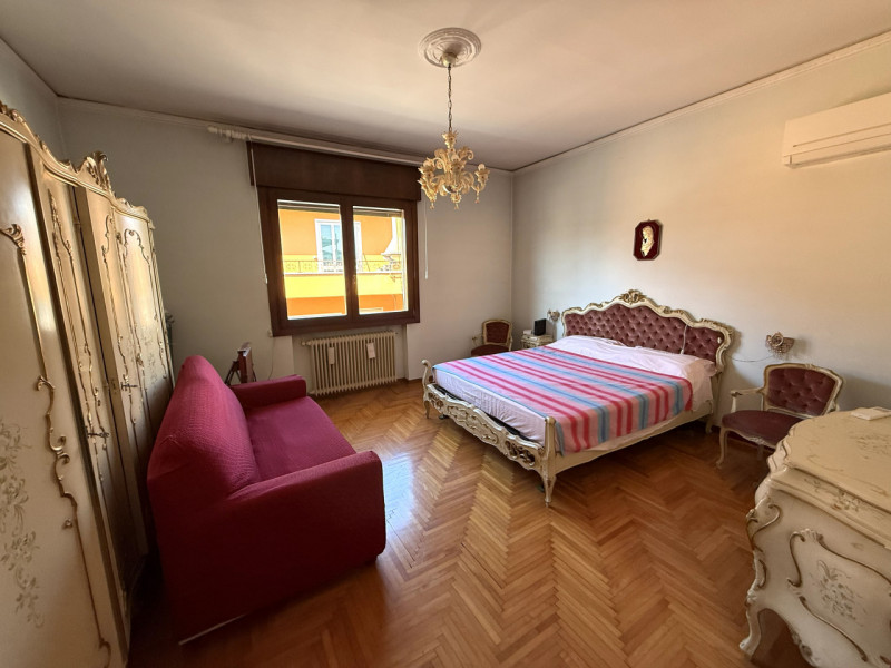 Nel cuore del tranquillo e richiesto quartiere residenziale di Ferri ad Albignasego, proponiamo i...