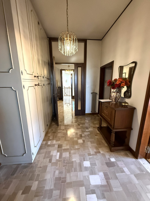 Nel cuore del tranquillo e richiesto quartiere residenziale di Ferri ad Albignasego, proponiamo i...