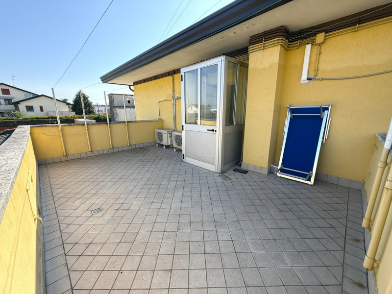 Nel cuore del tranquillo e richiesto quartiere residenziale di Ferri ad Albignasego, proponiamo i...