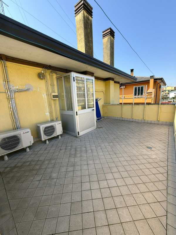 Nel cuore del tranquillo e richiesto quartiere residenziale di Ferri ad Albignasego, proponiamo i...