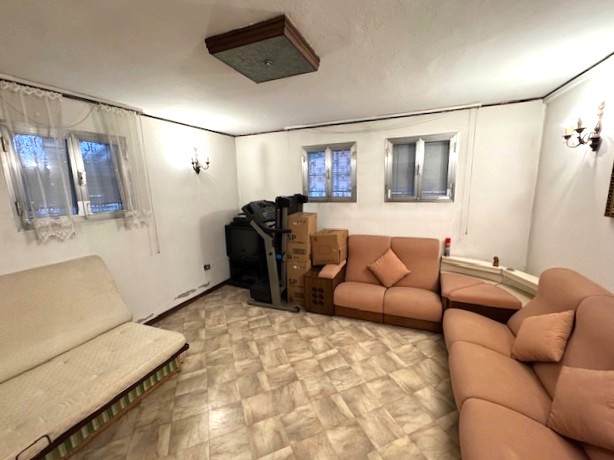 Nel cuore del tranquillo e richiesto quartiere residenziale di Ferri ad Albignasego, proponiamo i...