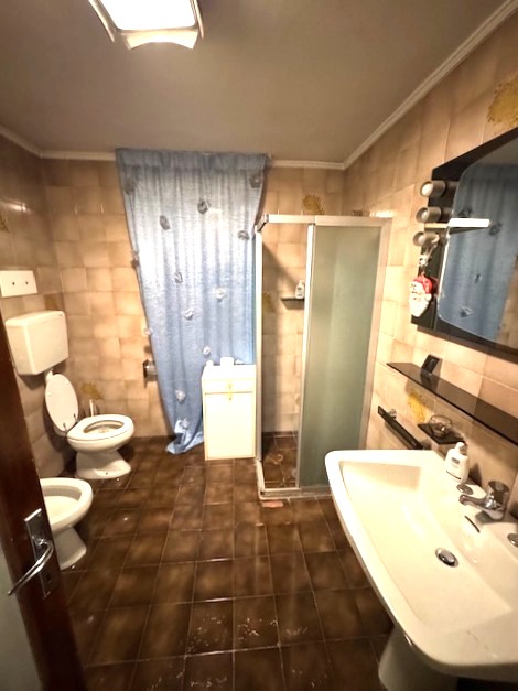 Nel cuore del tranquillo e richiesto quartiere residenziale di Ferri ad Albignasego, proponiamo i...