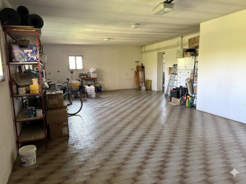 Nel cuore del tranquillo e richiesto quartiere residenziale di Ferri ad Albignasego, proponiamo i...