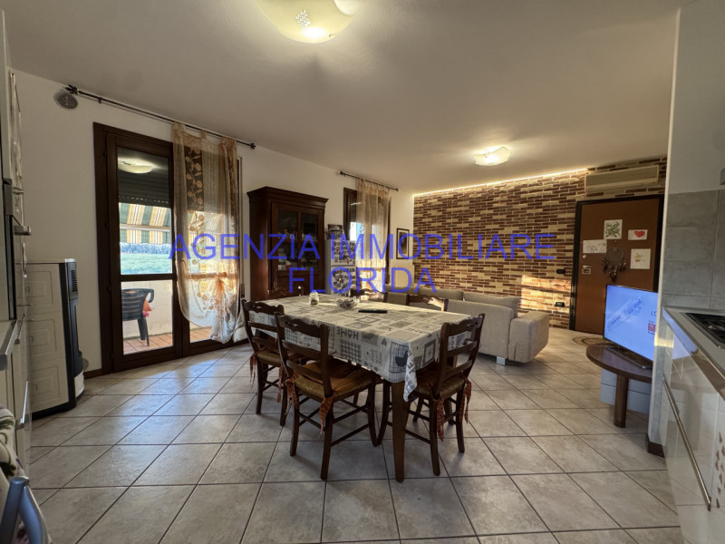 Situato nel cuore di San Giorgio delle Pertiche, questo appartamento è l'ideale per chi cerca com...