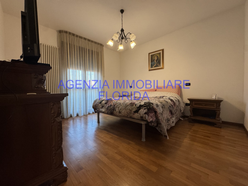 Situato nel cuore di San Giorgio delle Pertiche, questo appartamento è l'ideale per chi cerca com...