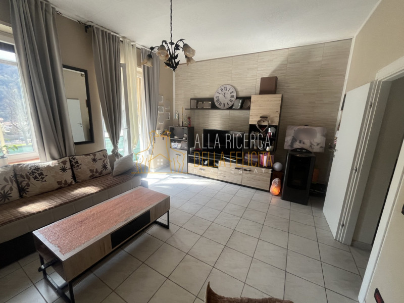 TORREBELVICINO - Centro: In zona comoda a tutti i servizi, BICAMERE al terzo e ultimo piano con g...