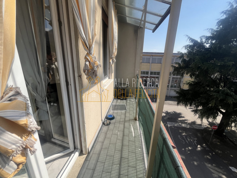 TORREBELVICINO - Centro: In zona comoda a tutti i servizi, BICAMERE al terzo e ultimo piano con g...