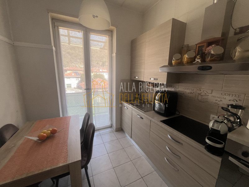 TORREBELVICINO - Centro: In zona comoda a tutti i servizi, BICAMERE al terzo e ultimo piano con g...