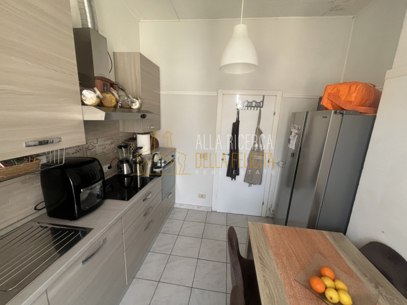 TORREBELVICINO - Centro: In zona comoda a tutti i servizi, BICAMERE al terzo e ultimo piano con g...