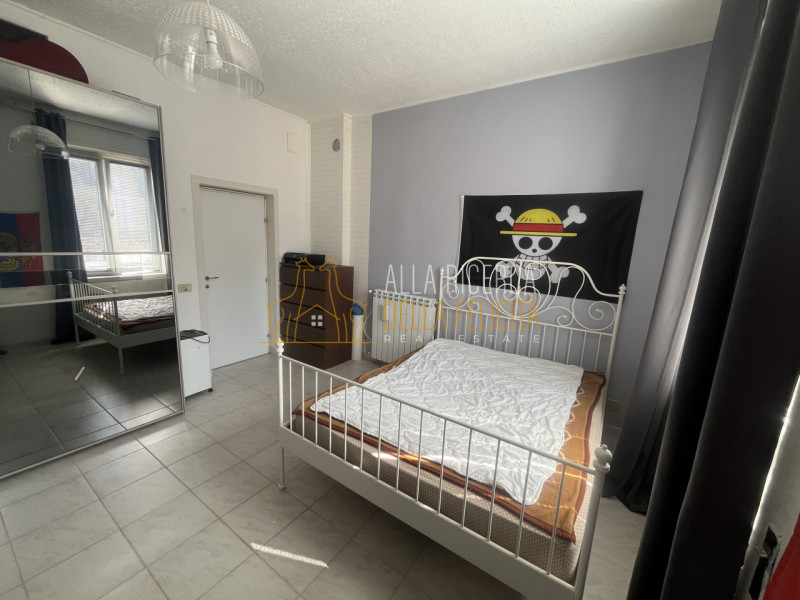 TORREBELVICINO - Centro: In zona comoda a tutti i servizi, BICAMERE al terzo e ultimo piano con g...