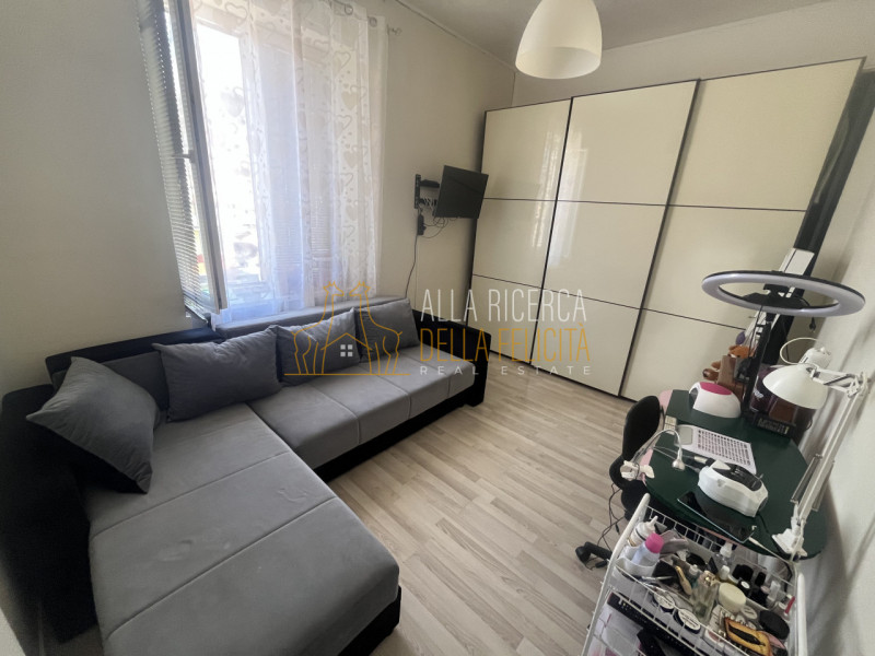 TORREBELVICINO - Centro: In zona comoda a tutti i servizi, BICAMERE al terzo e ultimo piano con g...