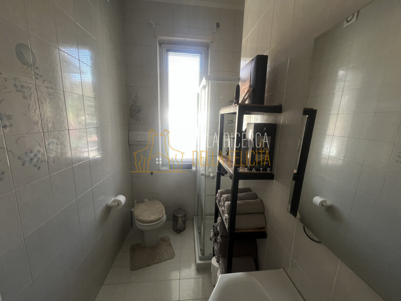 TORREBELVICINO - Centro: In zona comoda a tutti i servizi, BICAMERE al terzo e ultimo piano con g...