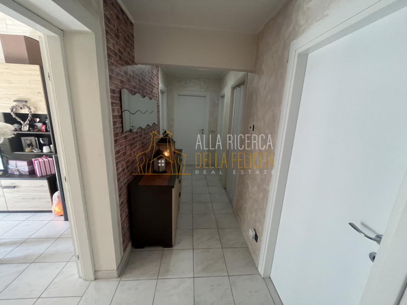 TORREBELVICINO - Centro: In zona comoda a tutti i servizi, BICAMERE al terzo e ultimo piano con g...