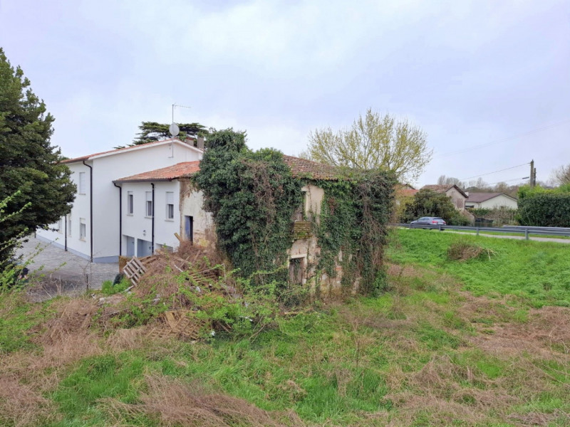 Indipendenza e potenziale a TENCAROLA/VOLTABRUSEGANA – soluzione da ristrutturare con ampio giard...