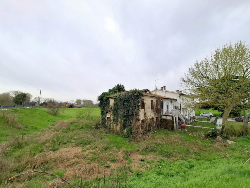 Indipendenza e potenziale a TENCAROLA/VOLTABRUSEGANA – soluzione da ristrutturare con ampio giard...