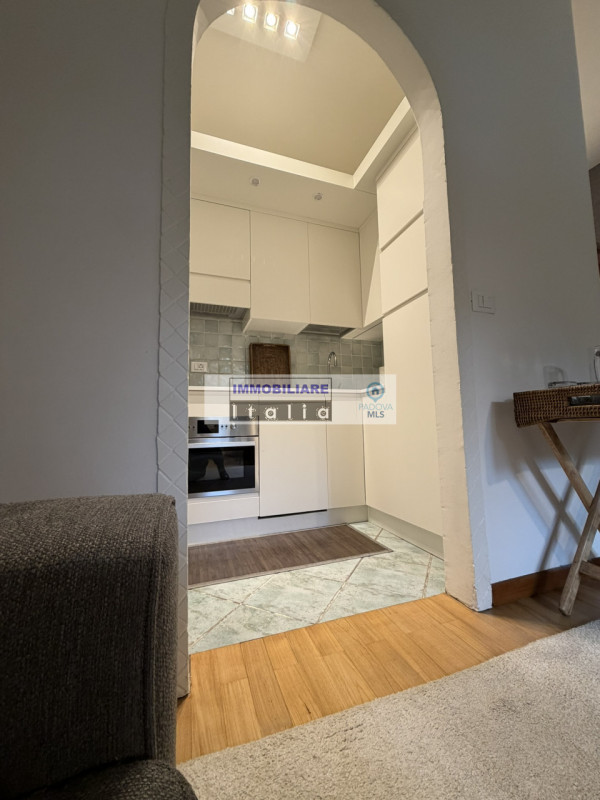 A pochi passi dal Duomo di Padova, in una delle vie più riservate e ricercate del centro storico,...