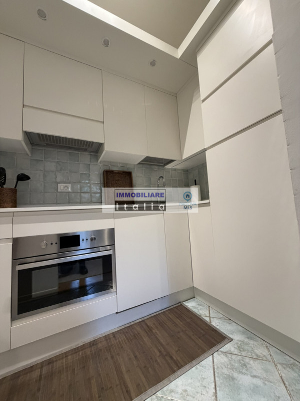 A pochi passi dal Duomo di Padova, in una delle vie più riservate e ricercate del centro storico,...