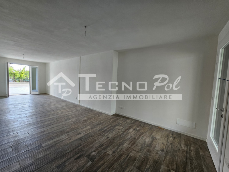 SACCOLONGO - Ad una passeggiata da tutti i servizi proponiamo ottima occasione di appartamento di...