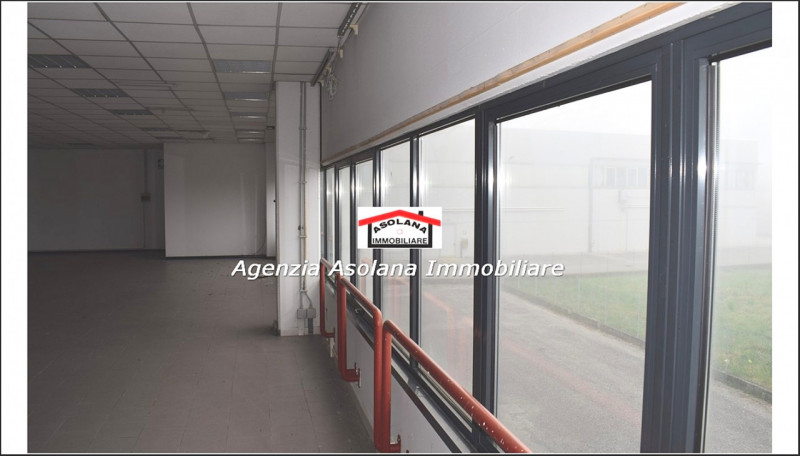 Affittasi ufficio di mq. 180 circa al piano primo a Casella d’Asolo. All’esterno del fabbricato t...