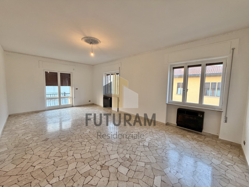 SAN PIO X – RIF. 9RES – PER INFO 0444/310220

Nel cuore del quartiere, in posizione interna e par...