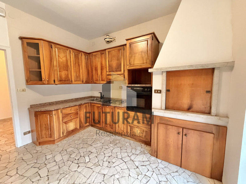 SAN PIO X – RIF. 9RES – PER INFO 0444/310220

Nel cuore del quartiere, in posizione interna e par...