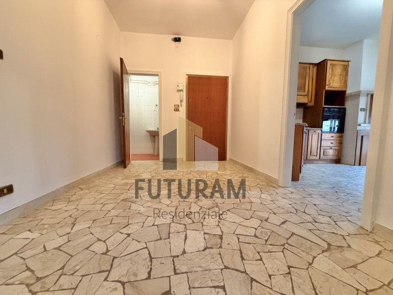 SAN PIO X – RIF. 9RES – PER INFO 0444/310220

Nel cuore del quartiere, in posizione interna e par...