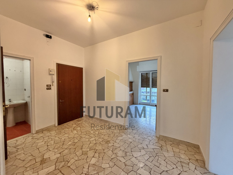 SAN PIO X – RIF. 9RES – PER INFO 0444/310220

Nel cuore del quartiere, in posizione interna e par...