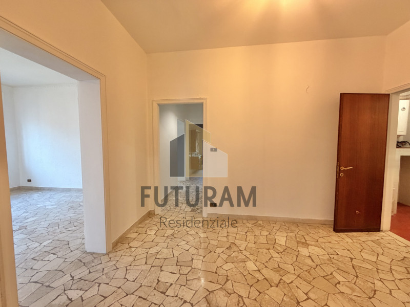 SAN PIO X – RIF. 9RES – PER INFO 0444/310220

Nel cuore del quartiere, in posizione interna e par...