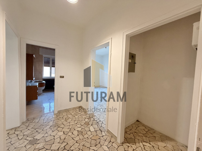SAN PIO X – RIF. 9RES – PER INFO 0444/310220

Nel cuore del quartiere, in posizione interna e par...