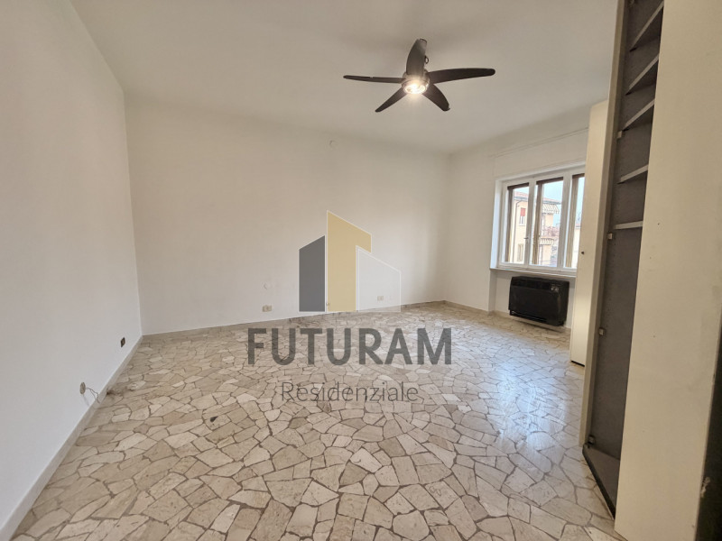 SAN PIO X – RIF. 9RES – PER INFO 0444/310220

Nel cuore del quartiere, in posizione interna e par...