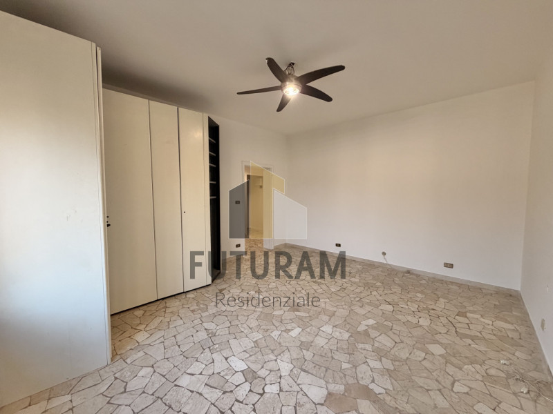 SAN PIO X – RIF. 9RES – PER INFO 0444/310220

Nel cuore del quartiere, in posizione interna e par...