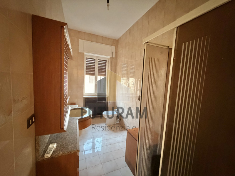 SAN PIO X – RIF. 9RES – PER INFO 0444/310220

Nel cuore del quartiere, in posizione interna e par...