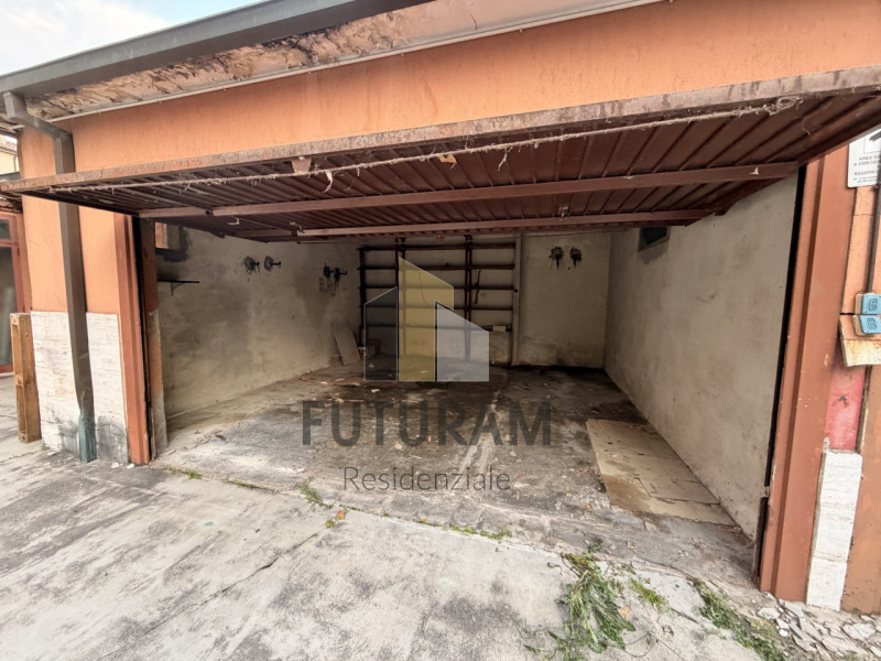 SAN PIO X – RIF. 9RES – PER INFO 0444/310220

Nel cuore del quartiere, in posizione interna e par...