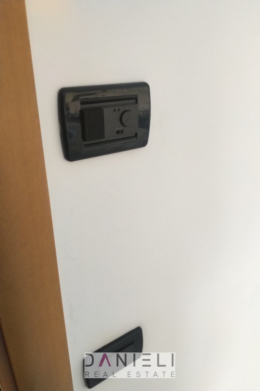 Arzignano: in centro storico disponiamo di spaziosissimo tricamere sito al piano primo di referen...