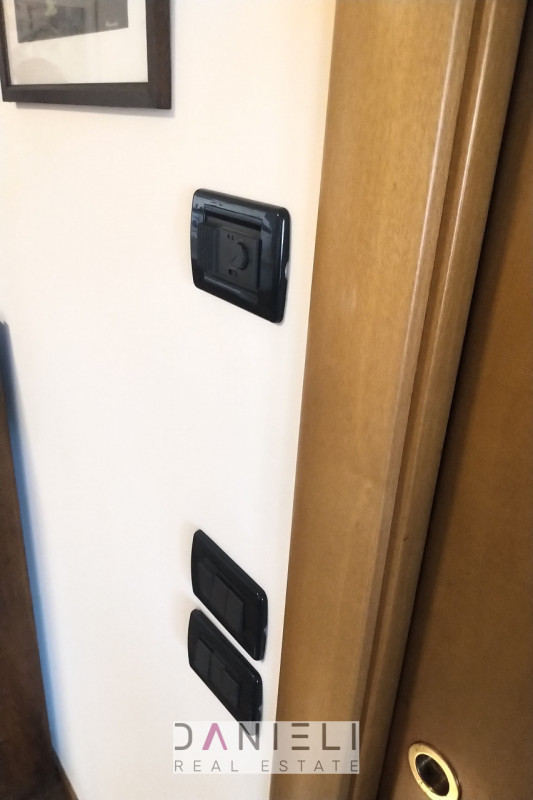 Arzignano: in centro storico disponiamo di spaziosissimo tricamere sito al piano primo di referen...