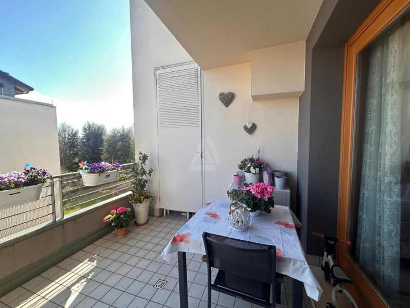 L'agenzia Iris è lieta di presentare un affascinante appartamento quadrilocale situato a Castelfr...