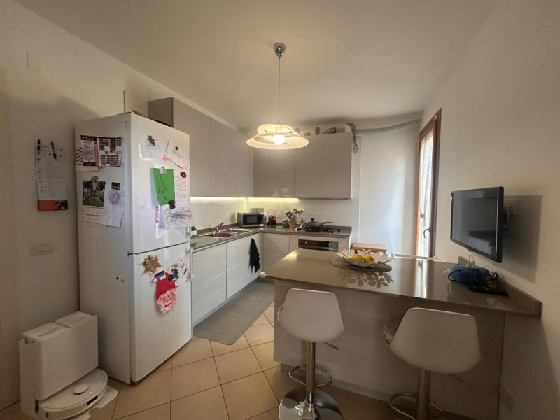 L'agenzia Iris è lieta di presentare un affascinante appartamento quadrilocale situato a Castelfr...