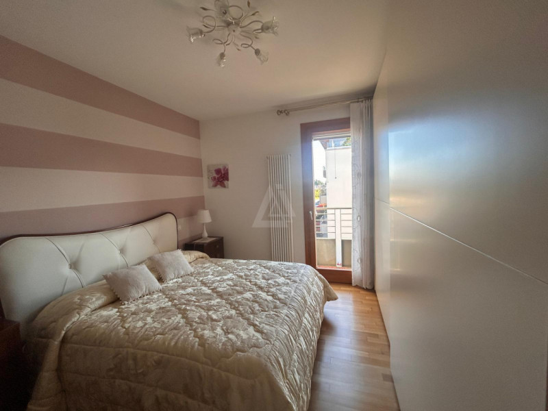 L'agenzia Iris è lieta di presentare un affascinante appartamento quadrilocale situato a Castelfr...