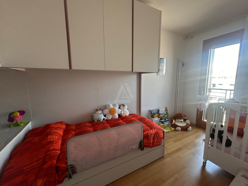 L'agenzia Iris è lieta di presentare un affascinante appartamento quadrilocale situato a Castelfr...