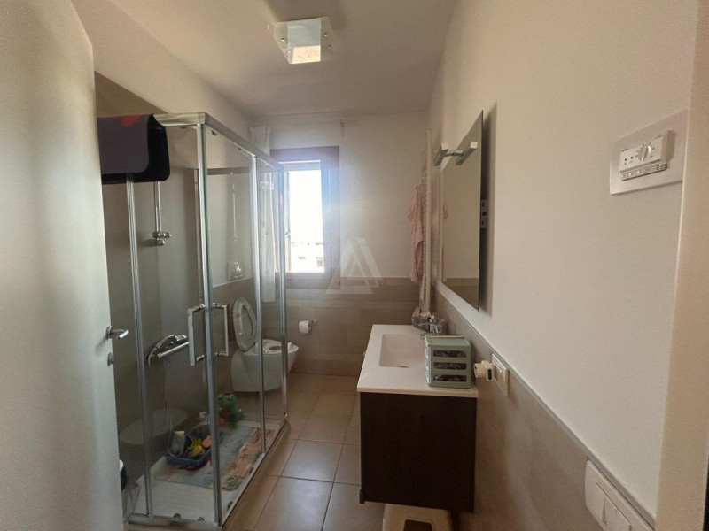 L'agenzia Iris è lieta di presentare un affascinante appartamento quadrilocale situato a Castelfr...